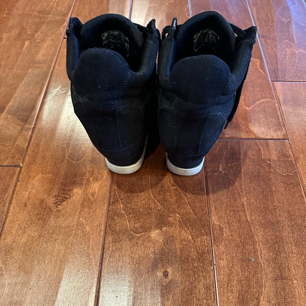 Black super cute Air-walk shoes